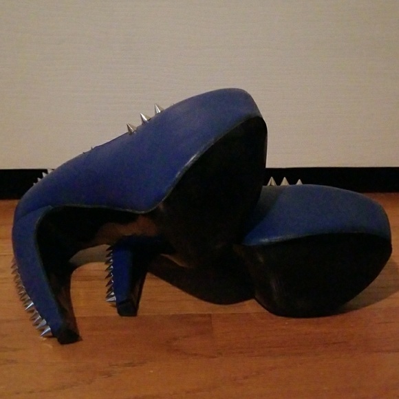 Super high spiked, curved platform heels - Picture 5 of 5